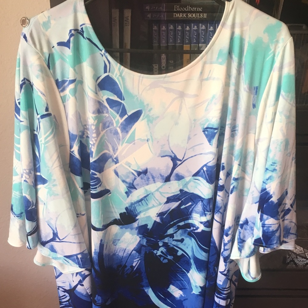 Calvin Klein 3X Blue Floral Top with Short Sleeves